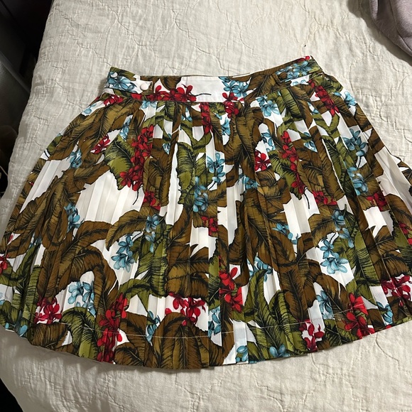 Pleated patterned skirt - Picture 1 of 2